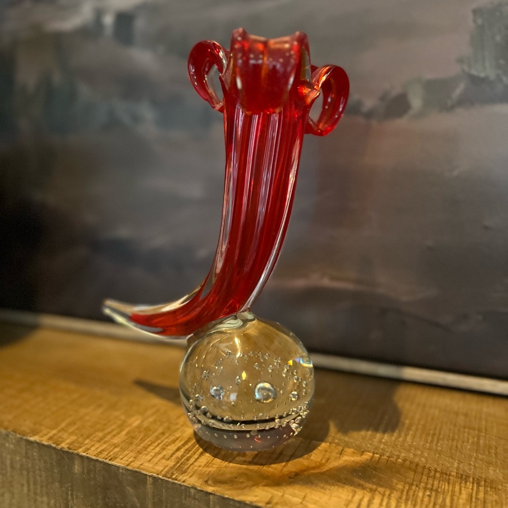 Art Glass Easter Lily Cornucopia Vase Controlled Bubble Paper Weighted Base Red